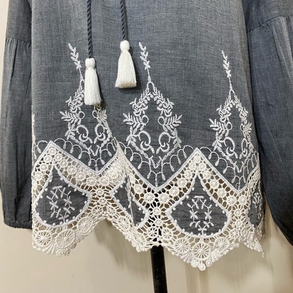 Kyra long sleeves embroidered blouse size Large - Picture 5 of 5